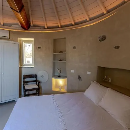 Nyaraló Traditional Windmill House , Chora *