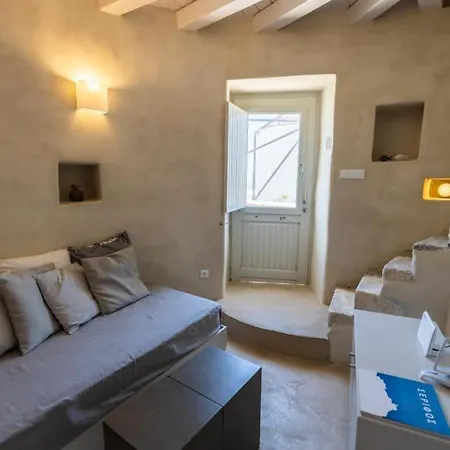 Traditional Windmill House , Chora Nyaraló