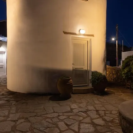 Traditional Windmill House , Chora Nyaraló *