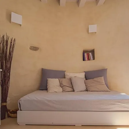 Traditional Windmill House , Chora Nyaraló