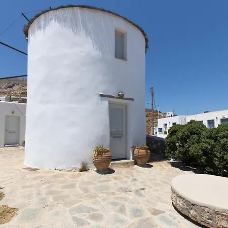 Traditional Windmill House , Chora Nyaraló