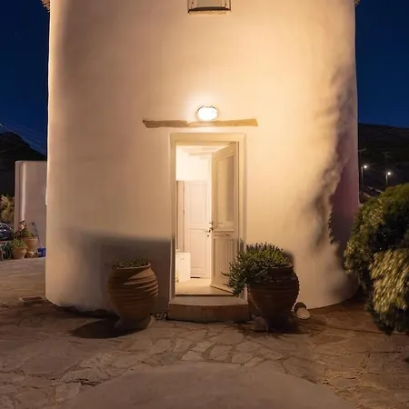 Traditional Windmill House , Chora Nyaraló *